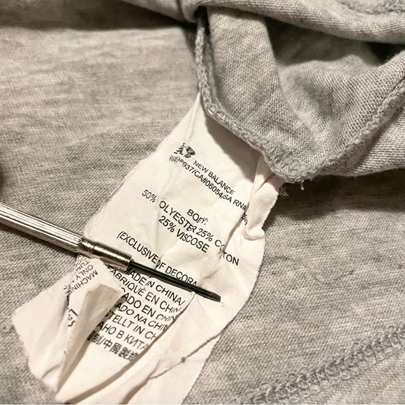 New Balance Womens Cropped T-Shirt Size Large Shirt - Picture 11 of 16